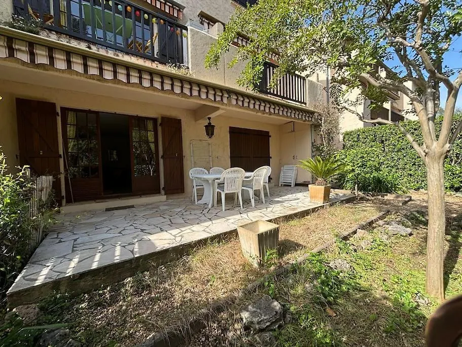 Appart Proche Mer - Piscine Saint-Raphaël 0*,  フランス