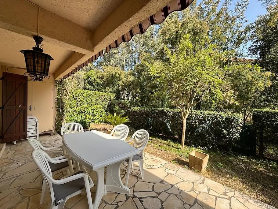 Apartment Appart Proche Mer - Piscine Saint-Raphael
