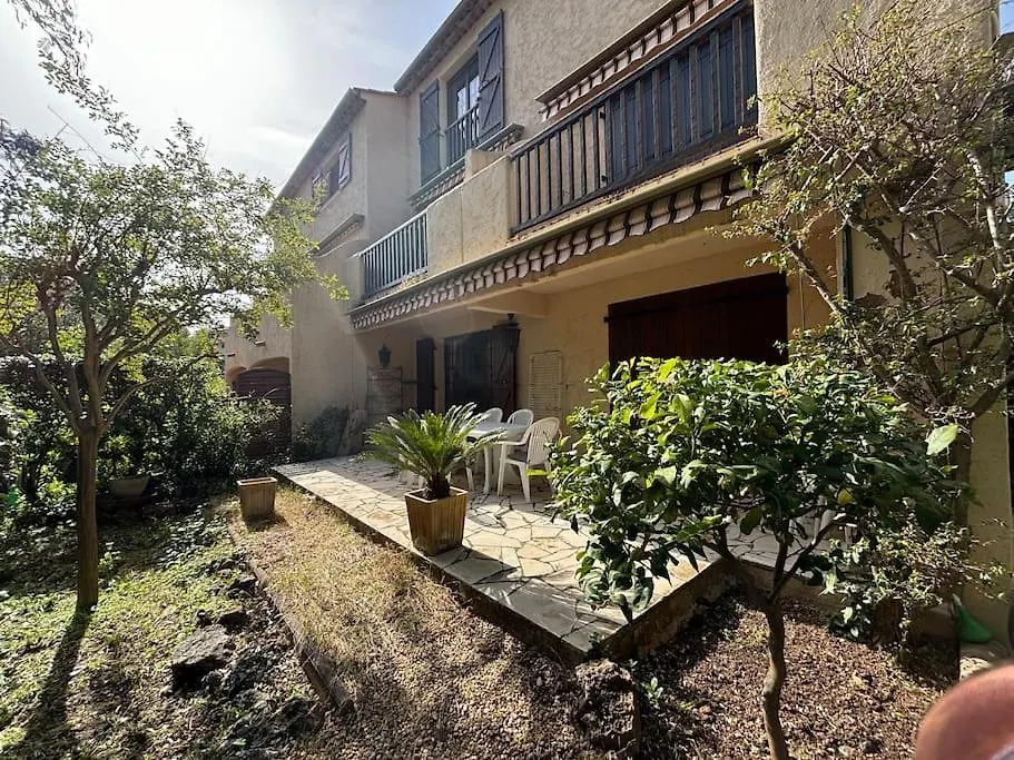 Apartment Appart Proche Mer - Piscine Saint-Raphael  France